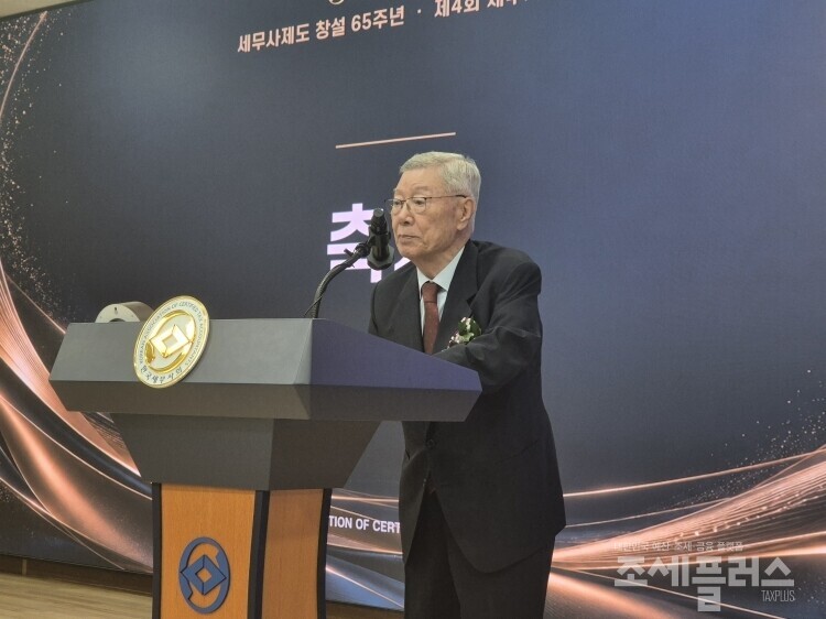 축사를 하고 있는 나오연 고문.