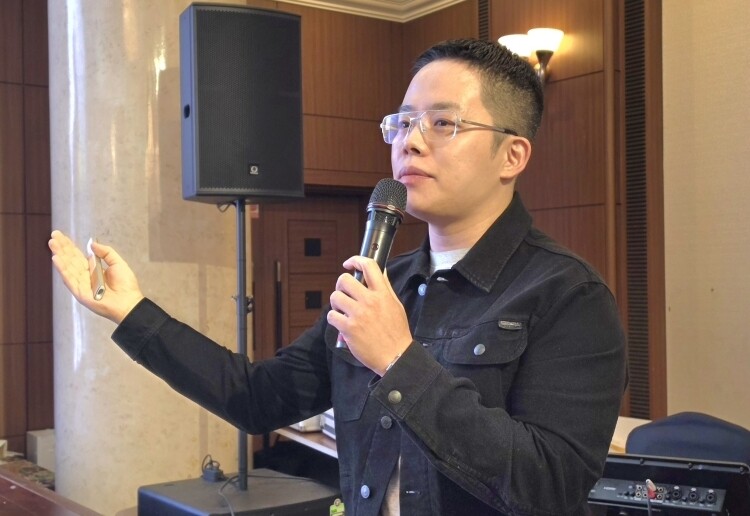 세번째 주제인 ‘안정적 업무수행 계약서 작성법’에 대해 발표를 맡은 안원용 세무사·변호사.