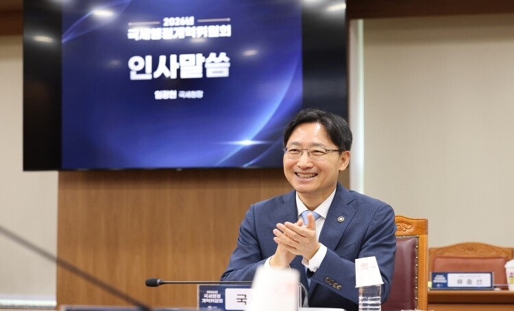 국세행정개혁위원회는 28일 서울지방국세청에서 2026년 회의를 개최했다. 인사말을 하고 있는 임광현 국세청장.