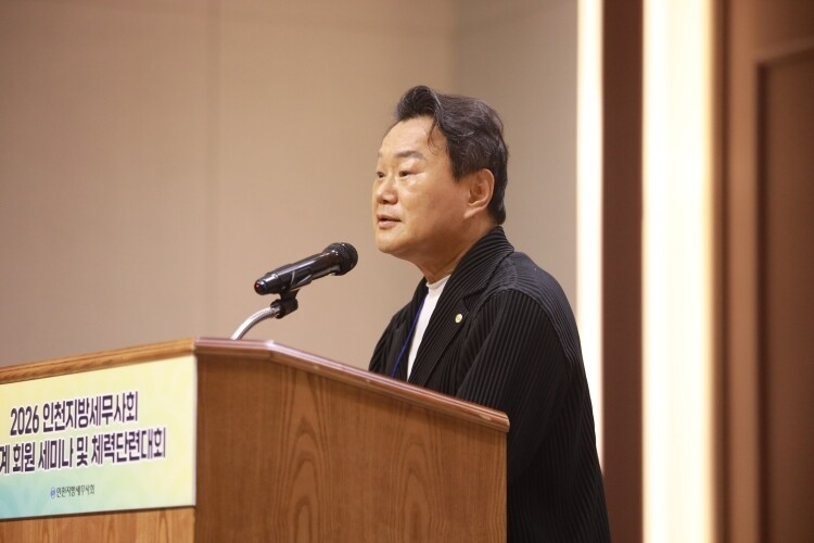 이날 행사에 참석한 이종탁 서울지방세무사회장도 축사를 통해 인천지방세무사회 회원들을 격려했다.