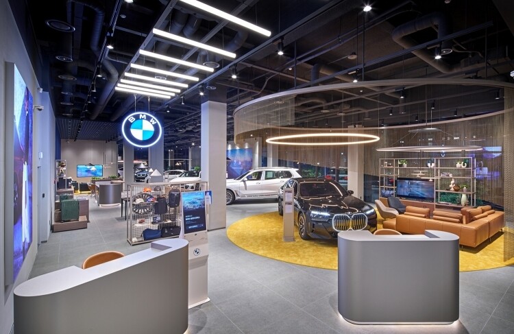 삼천리 모터스 BMW 안양 전시장·서비스센터·인증중고차 전시장의 내부