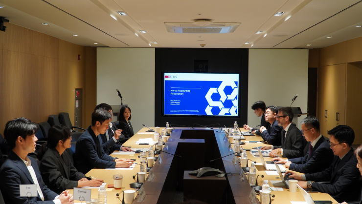 12일에는 IASB 닉 앤더슨 위원이 한국회계학회 재무회계위원회와 간담회를 가졌다. 