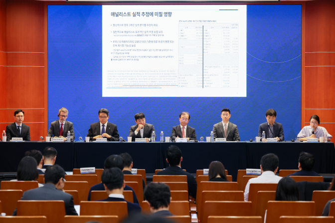 한국회계기준원은 13일 금융투자협회 불스홀에서 국제회계기준위원회(이하 ‘IASB’) 위원인 닉 앤더슨(Nick Anderson)을 초청해 K-IFRS 제1118호 ‘재무제표 표시와 공시’에 관한 투자자 세미나를 개최했다.