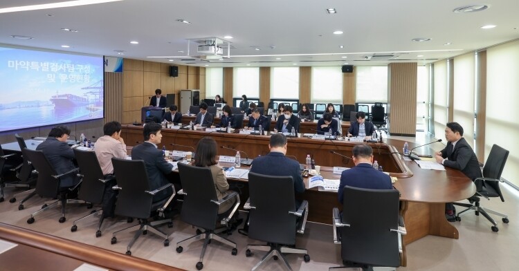 박헌 관세청 차장은 20일 해상화물 통관 거점인 인천세관 현장에서 ‘마약특별검사 추진상황 점검회의’를 개최했다.
